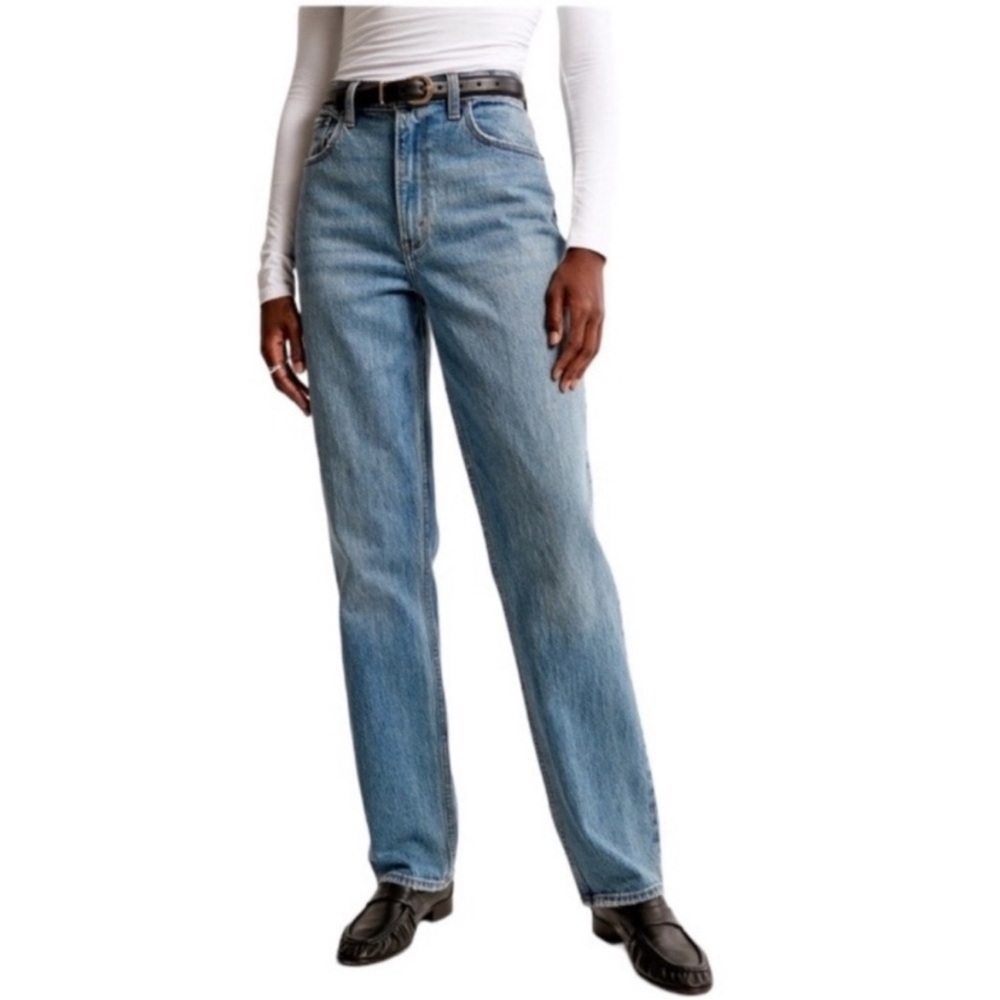 Abercombie & Fitch, Ultra High Rise 90s Straight Jean Size 28 | 6R